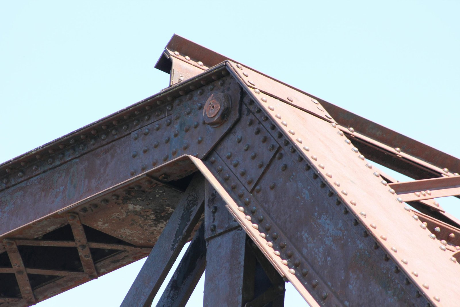 Upper angle connection